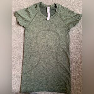 Lululemon Swiftly Tech Short Short Sleeve Shirt